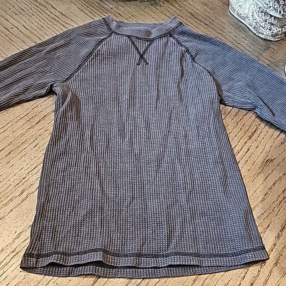 Long sleeve gray thermal shirt size S 6/7